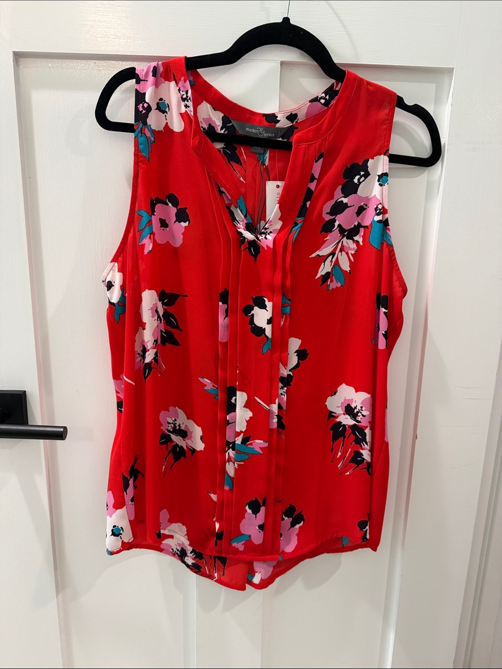Market & Spruce Red Floral Pleated V-Neck Tank